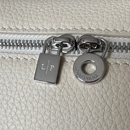 LORO PIANA EXTRA POCKET L19 IN BISQUE BEIGE CALFSKIN WITH SILVER HARDWARE