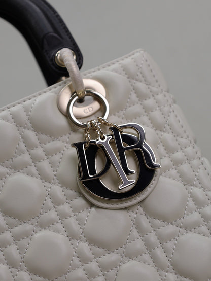 DIOR MEDIUM LADY BAG 24 IN WHITE QUILTED MACROCANNAGE CALFSKIN BLACK STRAP