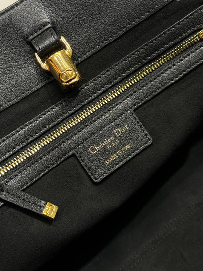 DIOR LARGE 41 TOUJOURS BAG IN BLACK MACROCANNAGE LAMBSKIN