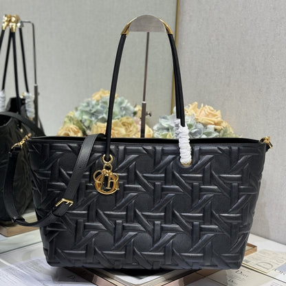 DIOR LARGE 41 TOUJOURS BAG IN BLACK MACROCANNAGE LAMBSKIN