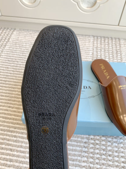 PRADA MULES IN BROWN GLOSSY SHEEPSKIN GOLD LETTERING LOGO