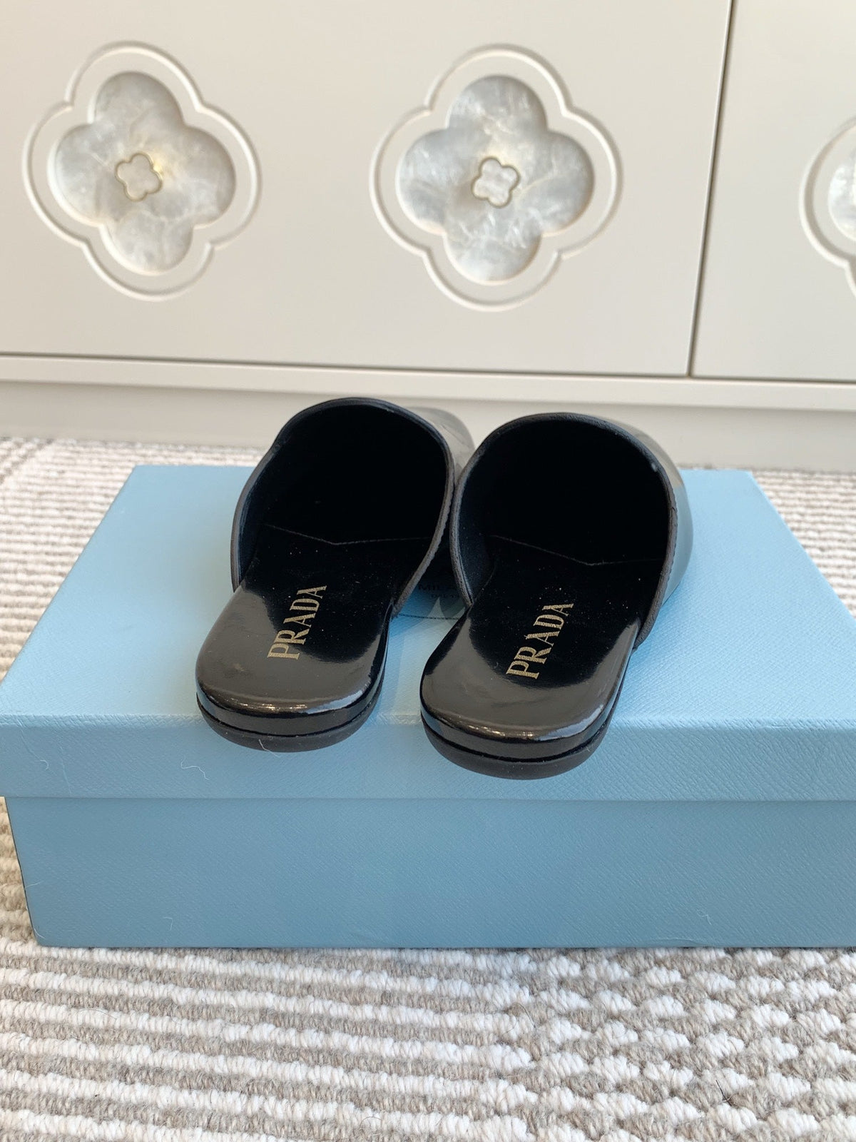 PRADA MULES IN BLACK GLOSSY SHEEPSKIN GOLD LETTERING LOGO