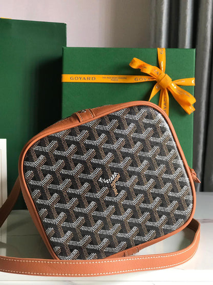 GOYARD PETIT FLOT BUCKET BAG 22 IN BLACK GOYARDINE CANVAS AND TAN LAMBSKIN TRIM