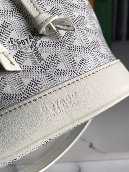 GOYARD PETIT FLOT BUCKET BAG 22 IN WHITE GOYARDINE CANVAS AND LAMBSKIN TRIM