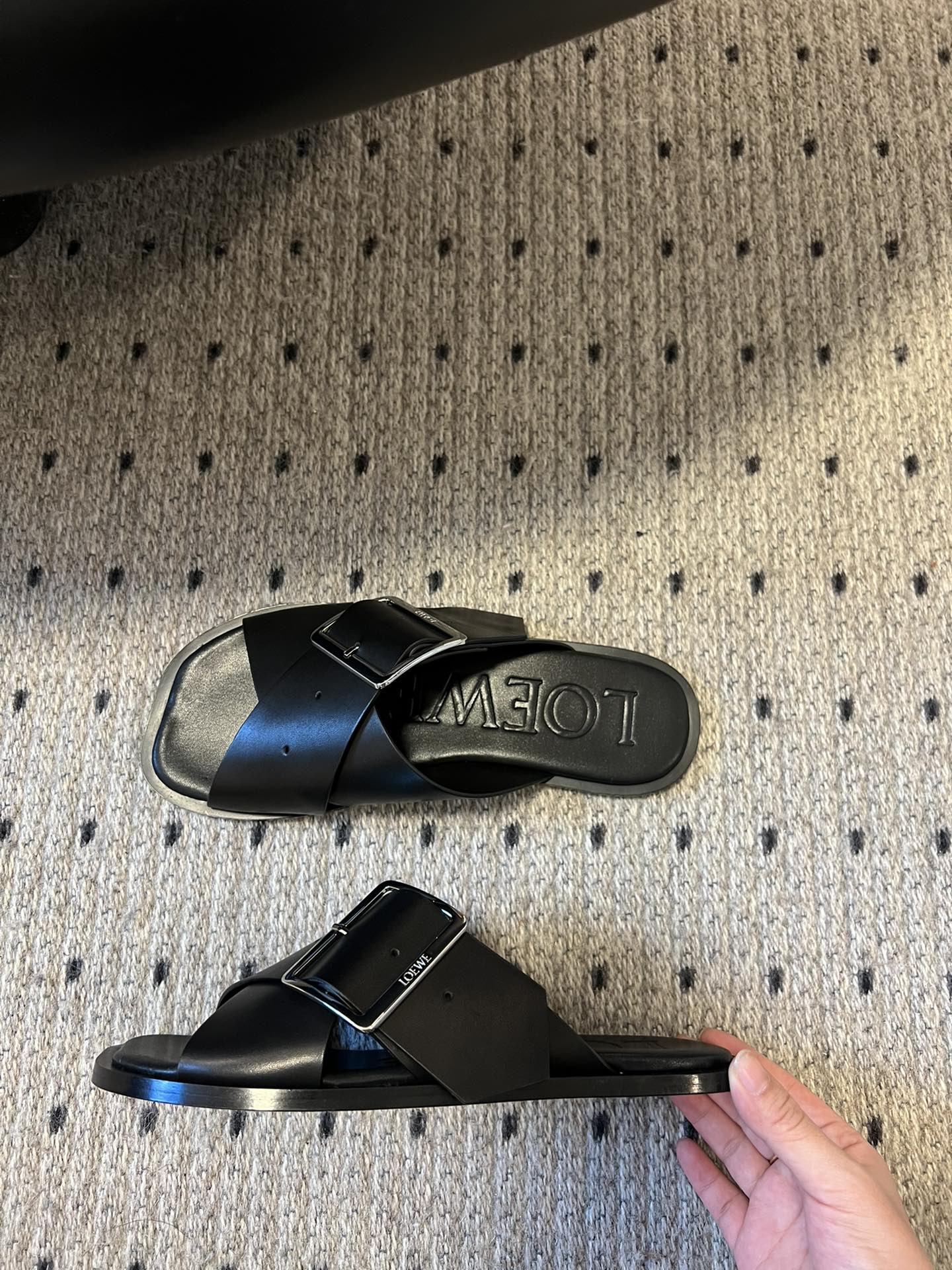 PETAL BELT FLAT SANDAL IN BLACK CALFSKIN