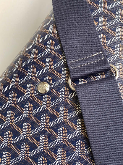 GOYARD CAPETIEN MESSENGER BAG 39 IN NAVY BLUE GOYARDINE CANVAS AND CALFSKIN