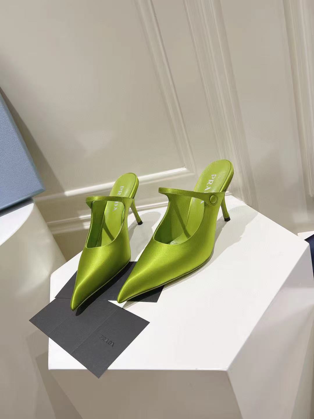PRADA 75 POINTED SATIN MULES IN GREEN FLEECE HEEL