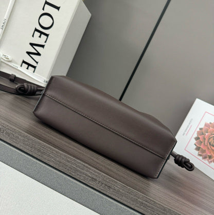 LOEWE LOE 23 FLAMENCO PURSE BUCKET IN CHESTNUT BROWN CALFSKIN