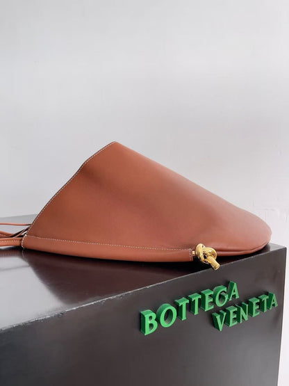 BOTTEGA VENETA MEDIUM SOLSTICE 44 IN BROWN LAMBSKIN