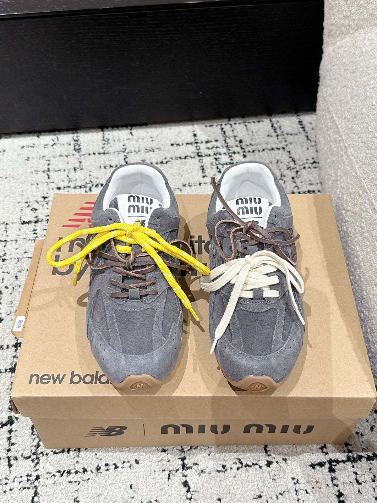 MM x NB SNEAKER IN GREY SUEDE