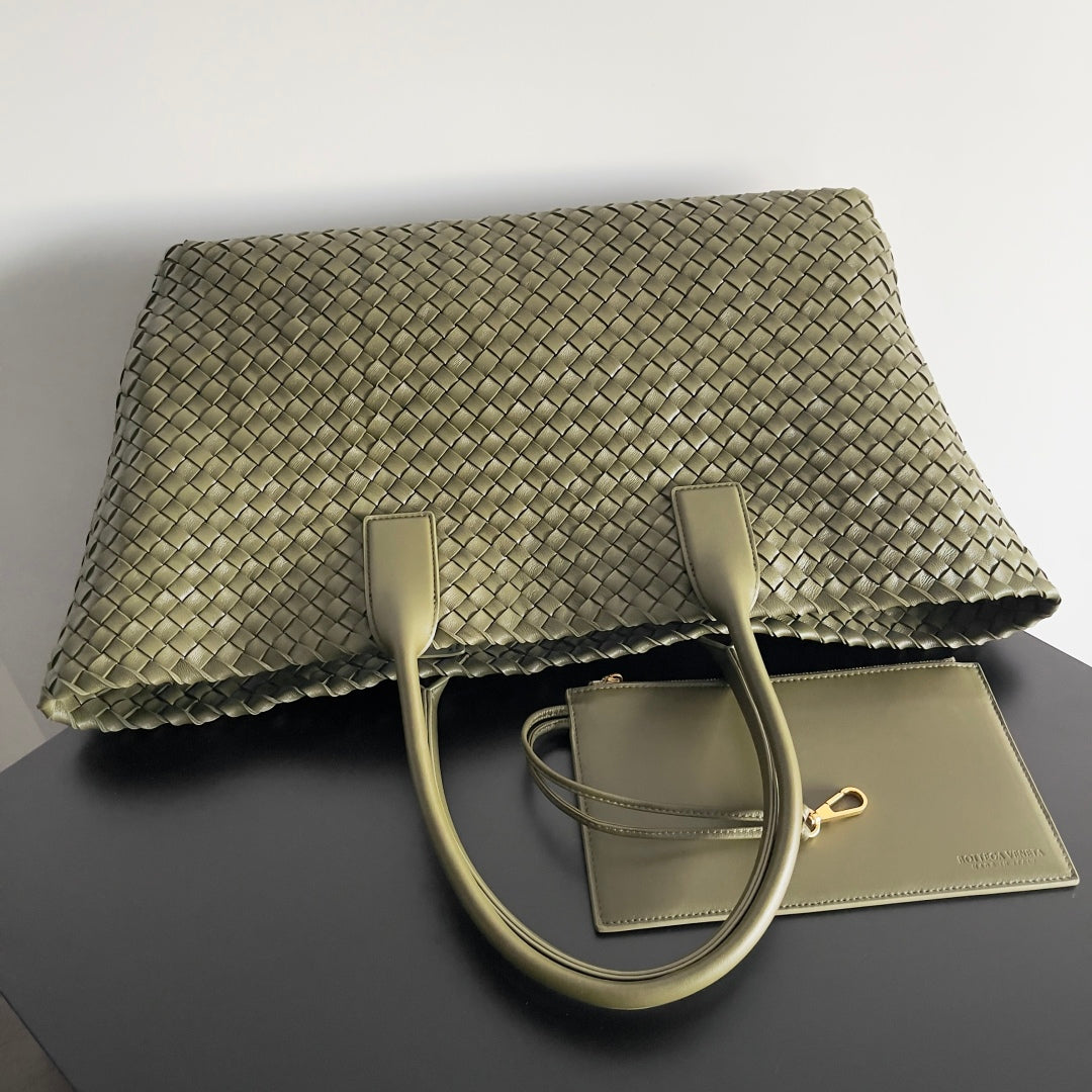 BOTTEGA VENETA 25S LARGE CABAT BAG 51 IN ARMY GREEN CALFSKIN GOLD HARDWARE