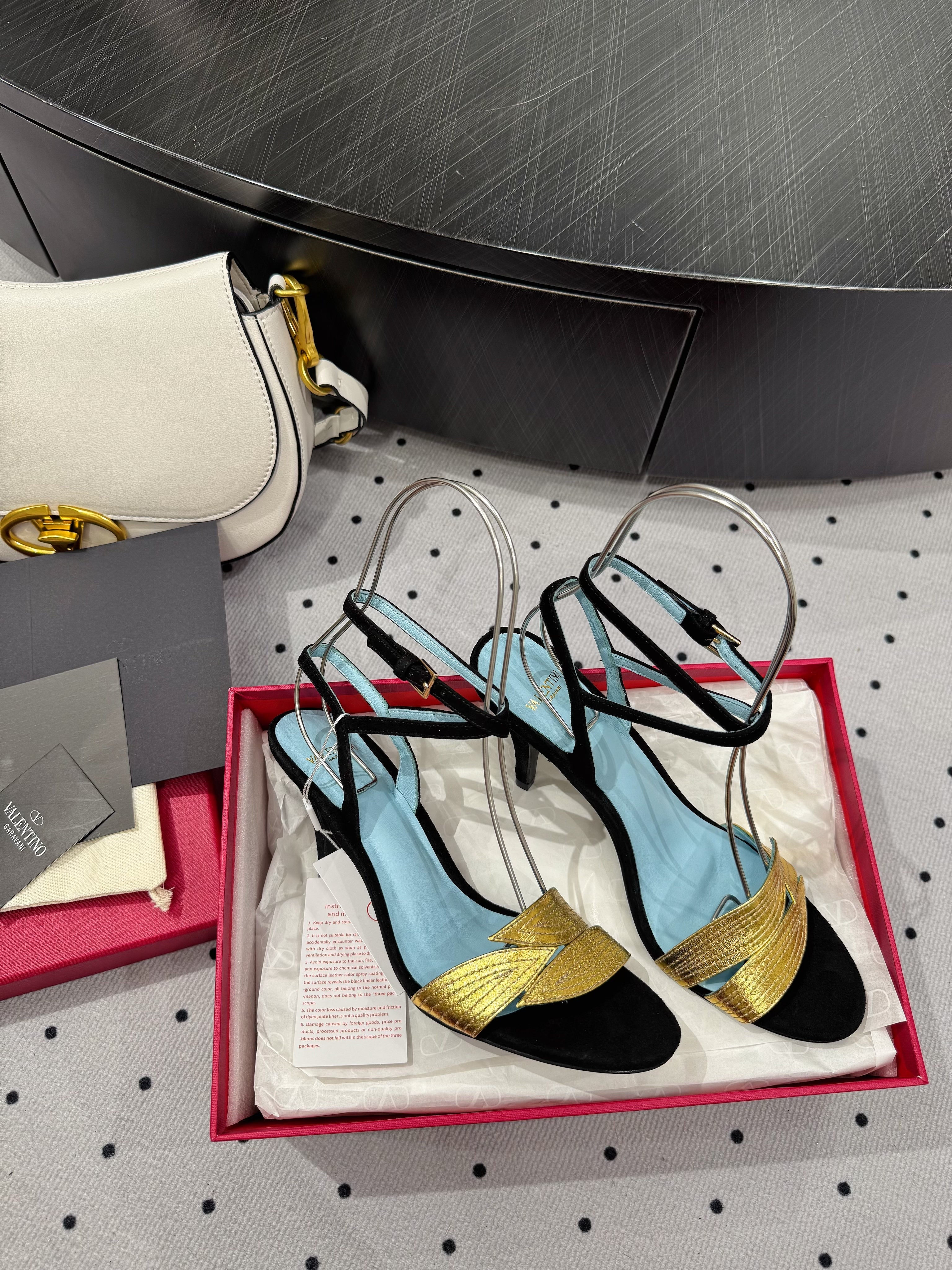 VLTN HIGH SANDAL 25S 60 MM IN BLACK SUEDE AND GOLD CALFSKIN
