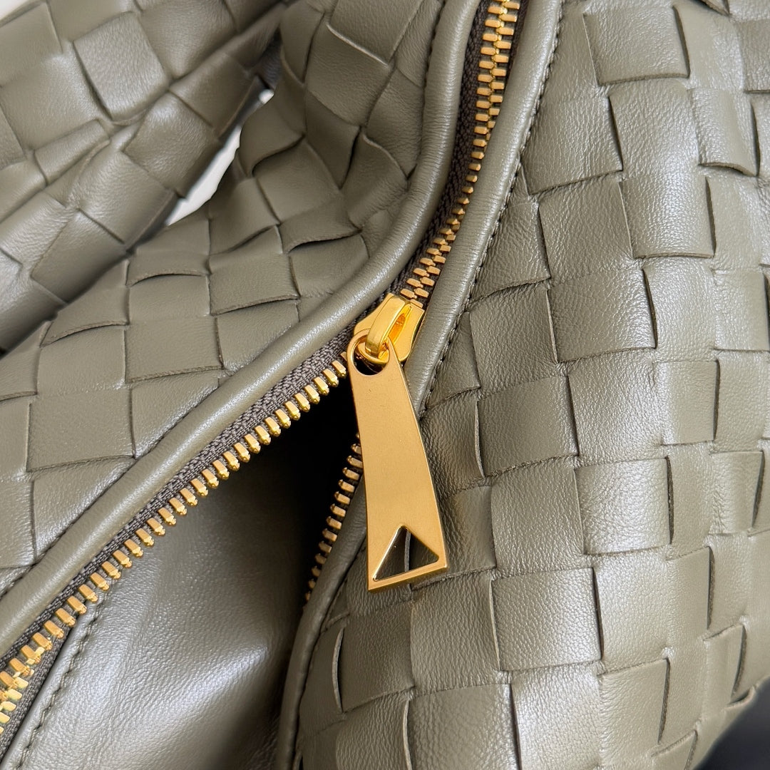 BOTTEGA VENETA 25S SMALL JODIE 48 IN ARMY GREEN CALFSKIN GOLD HARDWARE