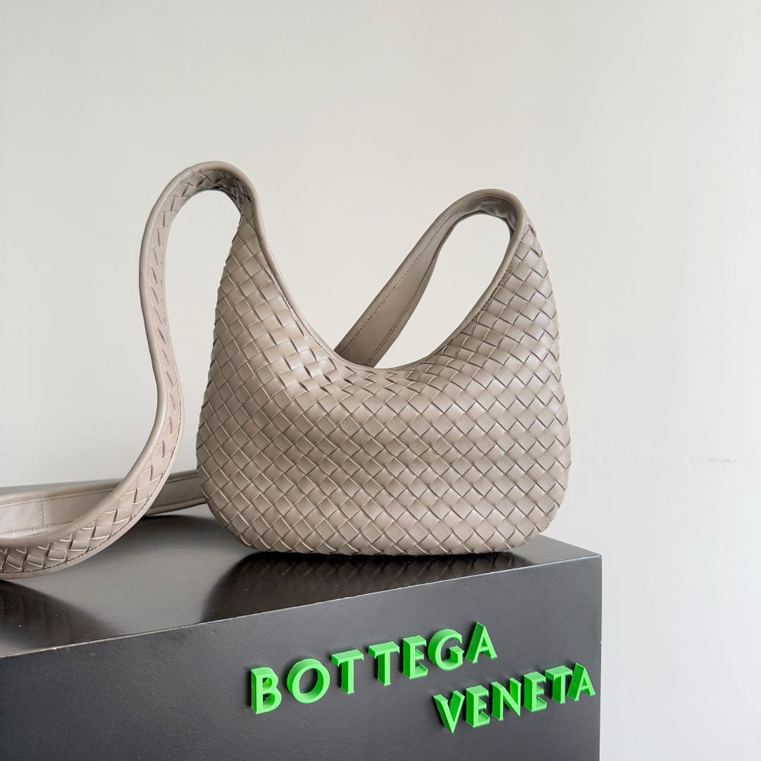 BOTTEGA VENETA 25S VENETO BAG 27 IN WARM TAUPE CALFSKIN SILVER HARDWARE