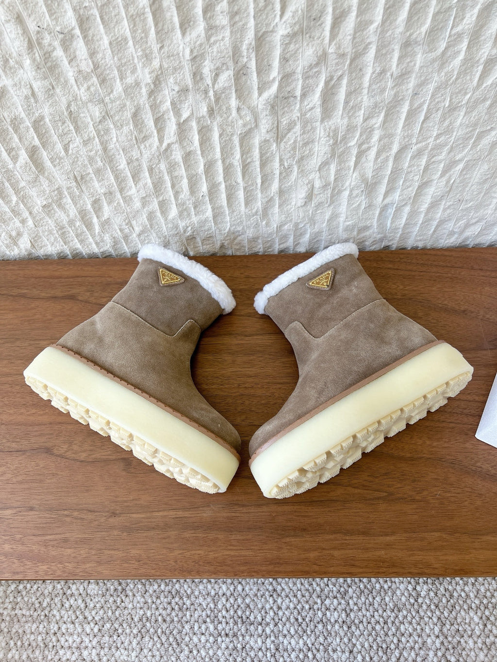 PRADA 25S ANKLE BOOTS 40 MM IN TAUPE BROWN SUEDE SHEARLING-LINED