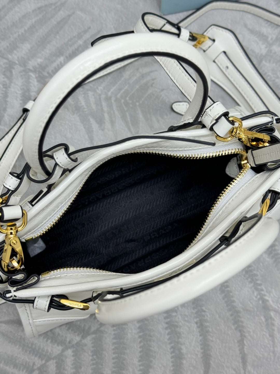 PRADA 25S BONNIE MINI HANDBAG 23 IN WHITE CALFSKIN GOLD HARDWRE
