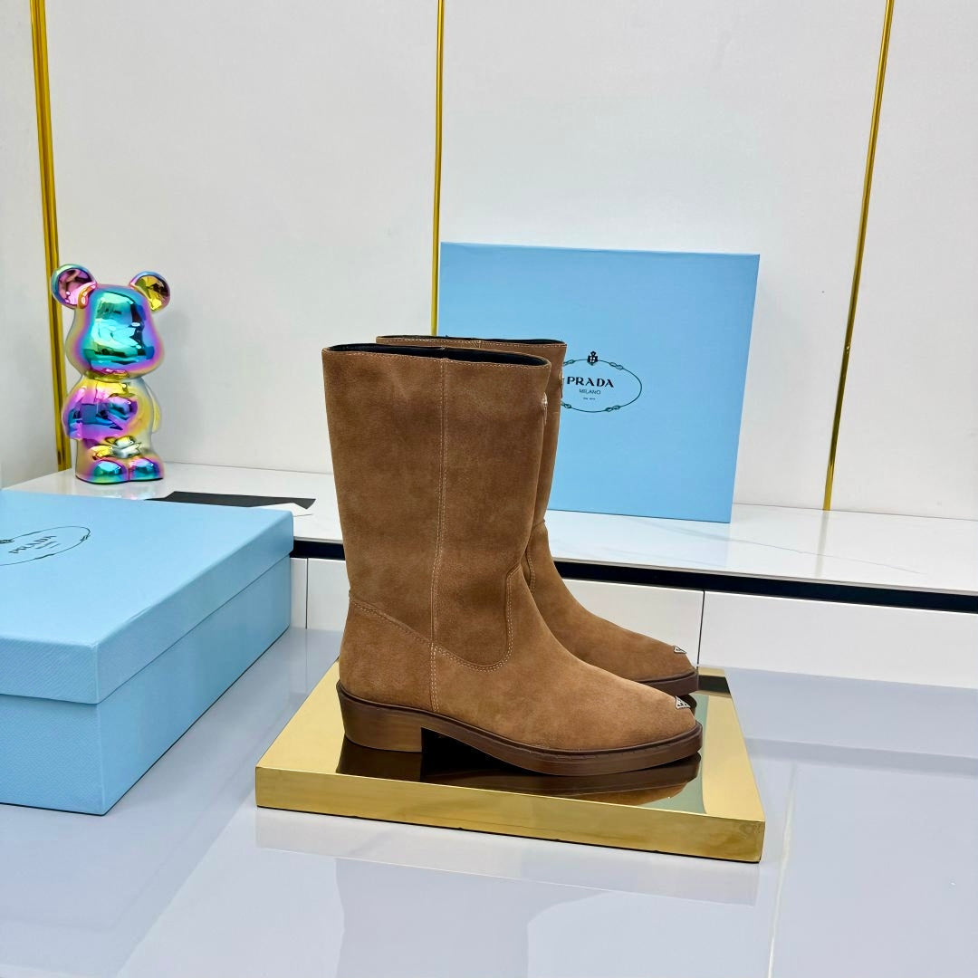PRADA 25S POINTED TOE HIGH BOOTS 50MM IN RK BROWN SUEDE WITH LOGO