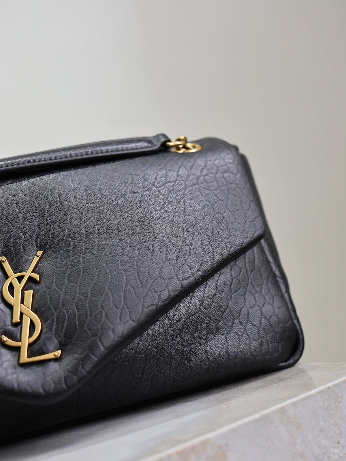 SAINT LAURENT YSL 25S CALYPSO 30 IN BLACK GRAINED CALFSKIN GOLD HARDWARE
