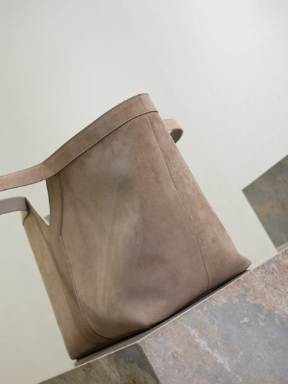 SAINT LAURENT YSL 25S Y MAXI TOTE 50 IN DRY GRAIN SUEDE GOLD HARDWRE