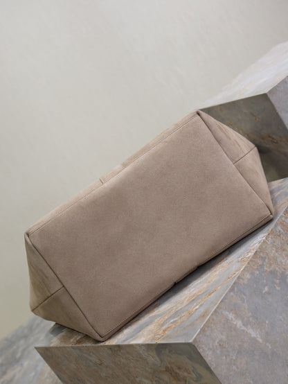SAINT LAURENT YSL 25S Y MAXI TOTE 50 IN DRY GRAIN SUEDE GOLD HARDWARE
