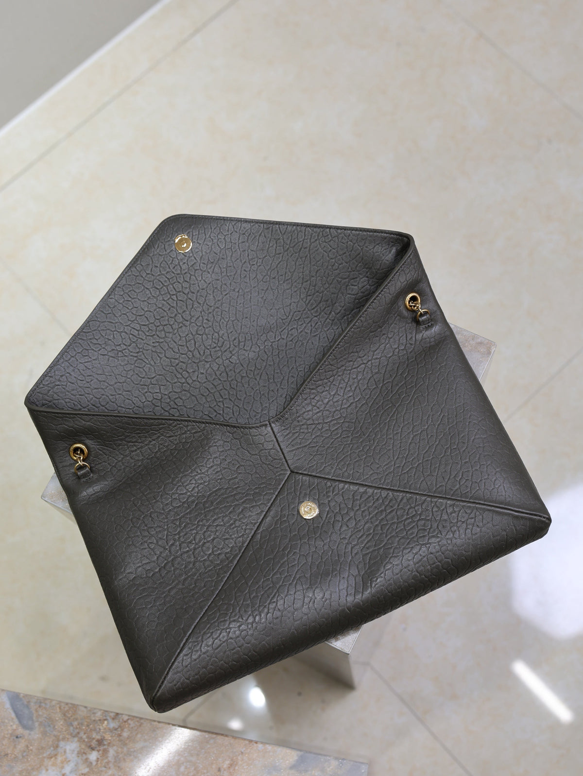 SAINT LAURENT YSL 25S CASSANDRE ENVELOPE MESSENGER 35 IN LIGHT MUSK LAMBSKIN GOLD HARDWARE