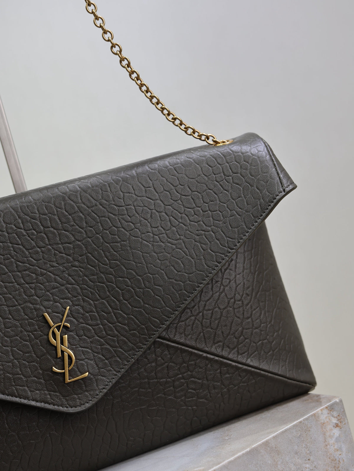 SAINT LAURENT YSL 25S CASSANDRE ENVELOPE MESSENGER 35 IN LIGHT MUSK LAMBSKIN GOLD HARDWARE