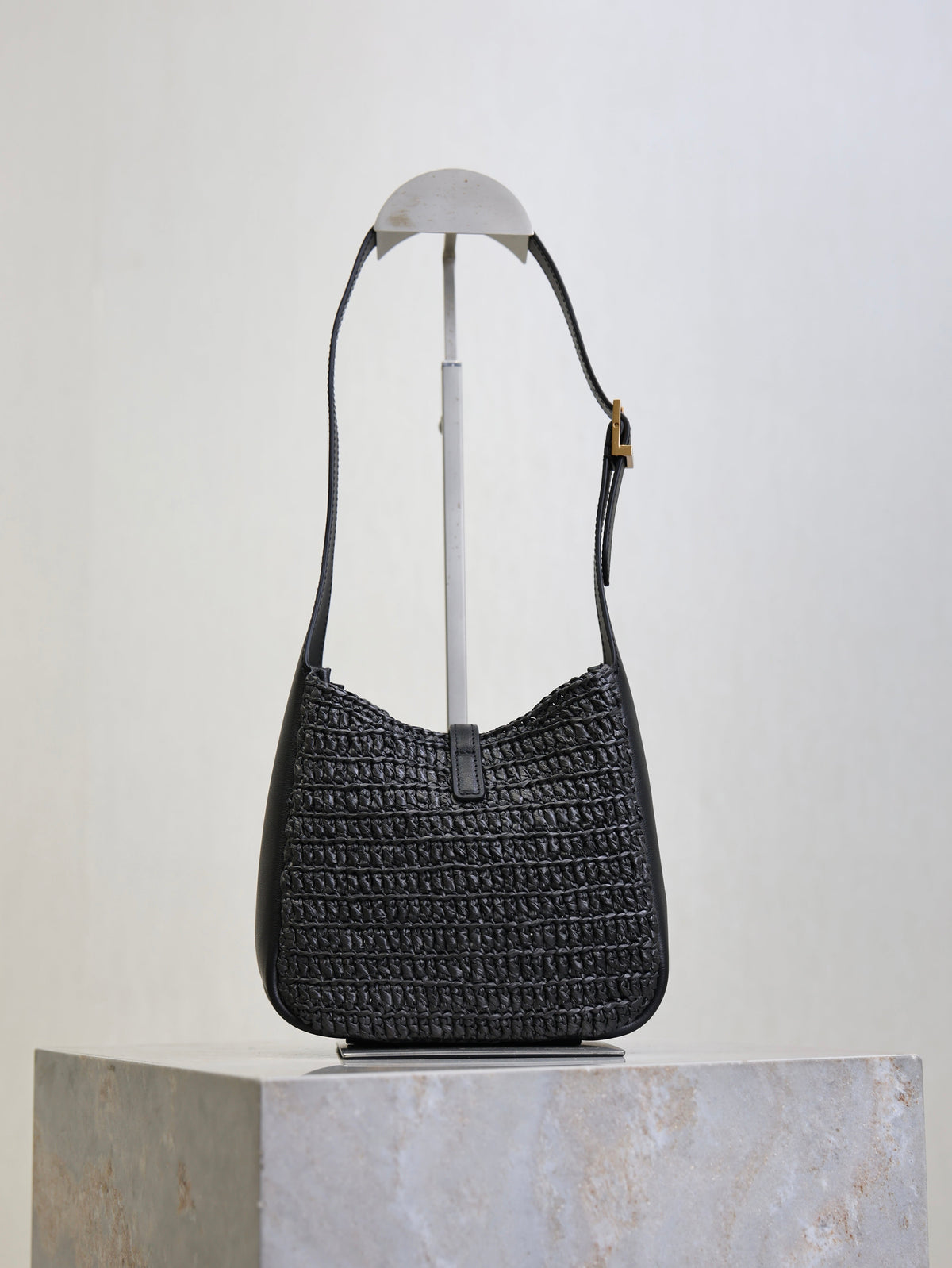SAINT LAURENT YSL 25S LE 5 À 7 SUPPLE SMALL 16 IN BLACK RAFFIA AND LEATHER GOLD HARDWARE