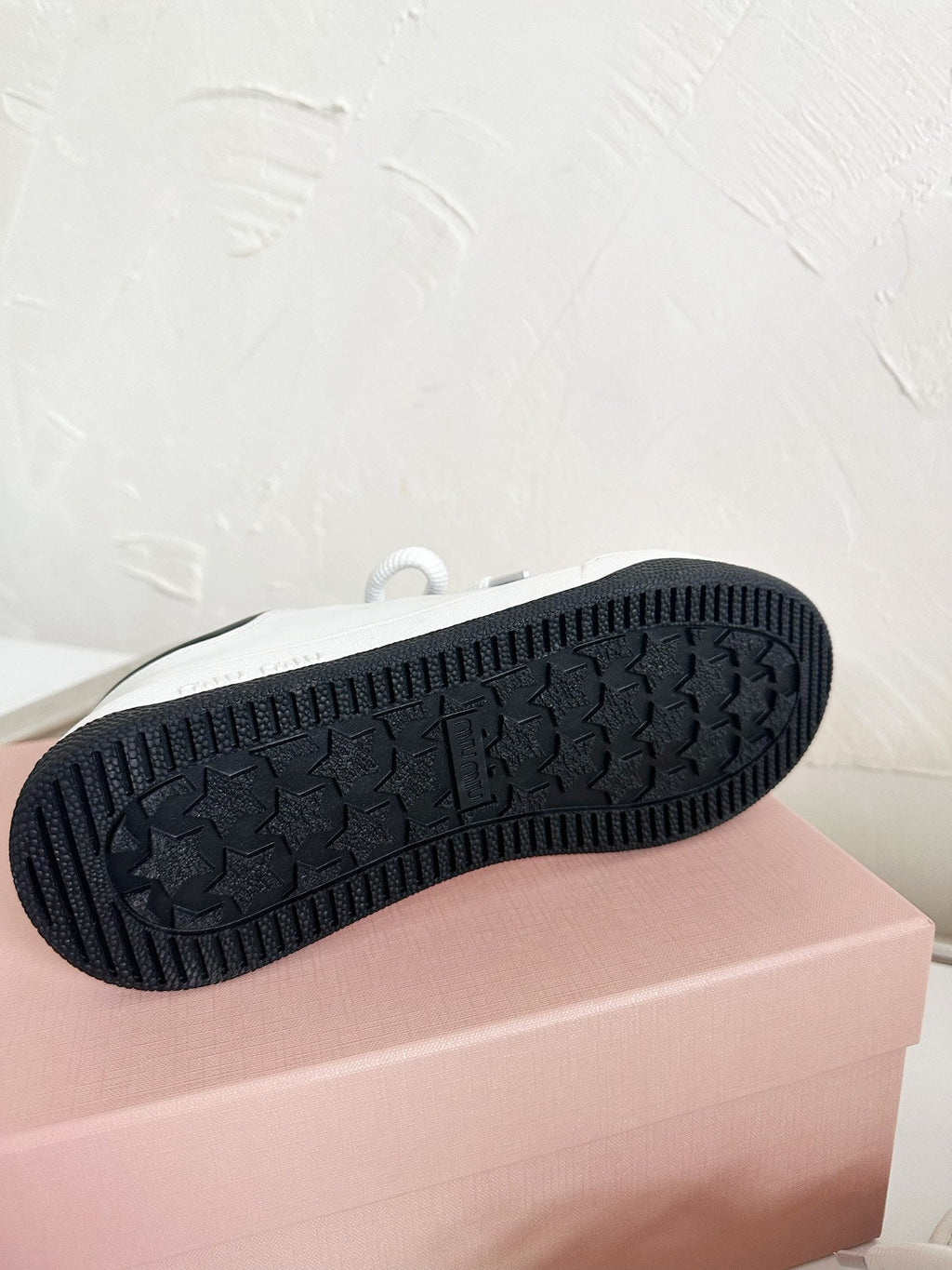 SNEAKERS SIMPLE DESIGN IN BLACK MIX WHITE SHEEPSKIN