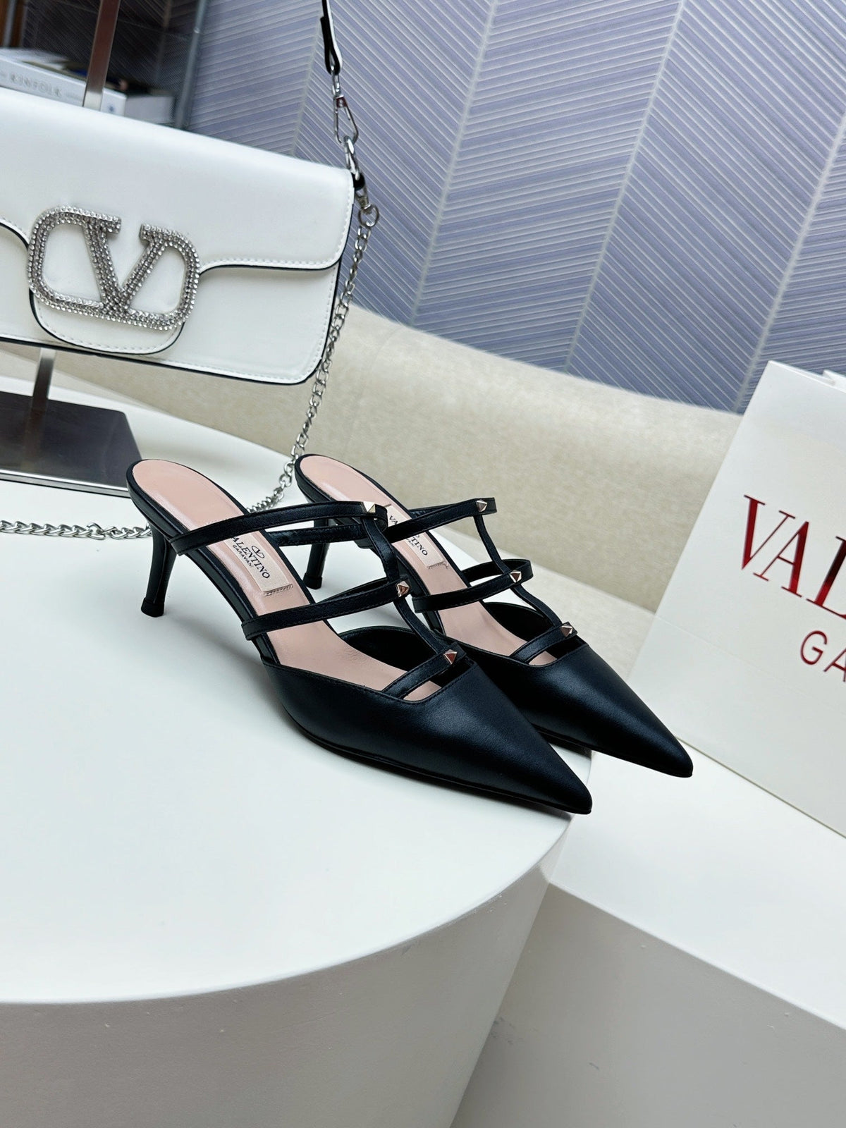 ROCKSTUD WISPY BLACK CALFSKIN MULE 60MM