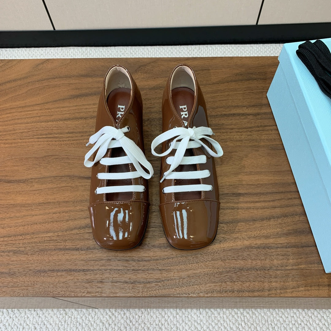 PRADA LACE-UP HIGH SHOES IN PECAN BROWN GLOSSY CALFSKIN