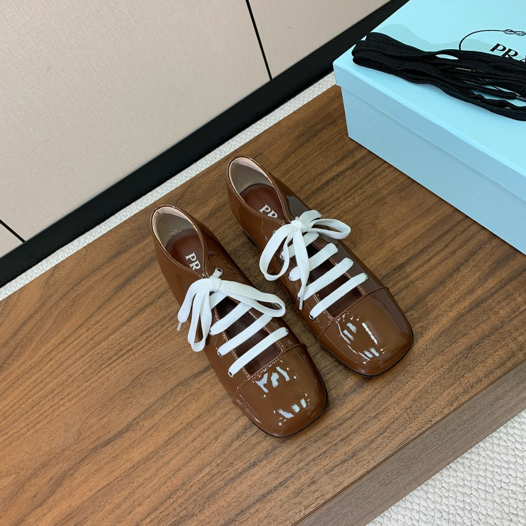PRADA LACE-UP HIGH SHOES IN PECAN BROWN GLOSSY CALFSKIN