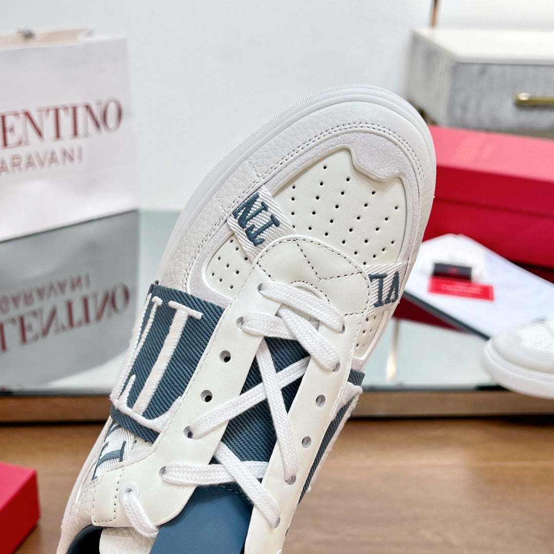 VL7N LOW-TOP WHITE CALFSKIN AND AEGEAN BLUE FABRIC SNEAKER WITH BANDS