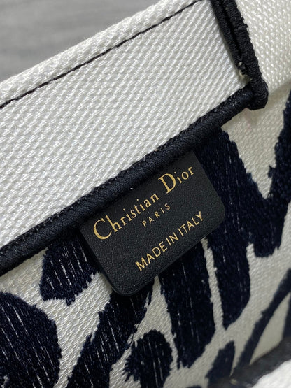 DIOR BOOK TOTE 26 IN WHITE MIX BLACK CANVAS 226503