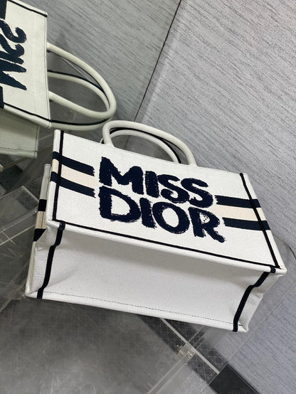DIOR MEDIUM BOOK TOTE 36 IN WHITE MIX BLACK CANVAS 226504