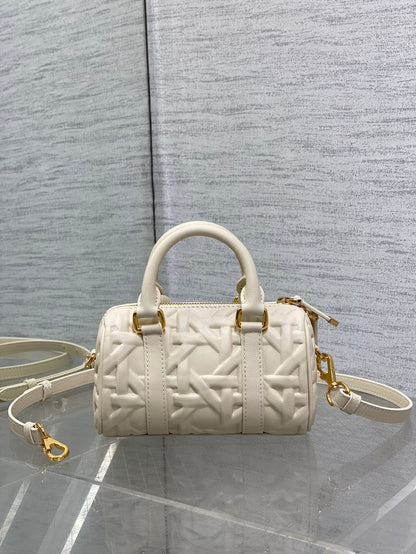 DIOR GROOVE 17 BAG IN WHITE CREAM MACROCANNAGE CALFSKIN WITH GOLD HARDWARE