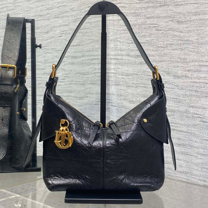 DIOR 25S SMALL VOYAGE BAG 23 IN BLACK FLAT MACROCANNAGE GRAINED GLOSSY CALFSKIN
