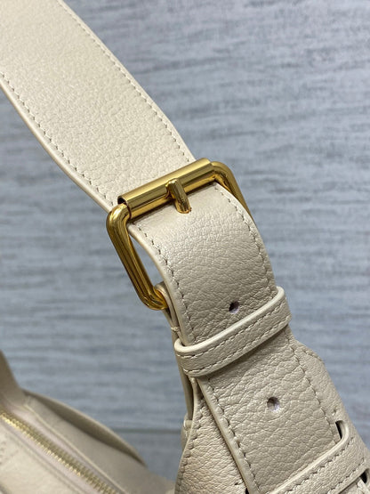 DIOR 25S SMALL VOYAGE BAG 23 IN POWDER BEIGE FLAT MACROCANNAGE GRAINED CALFSKIN