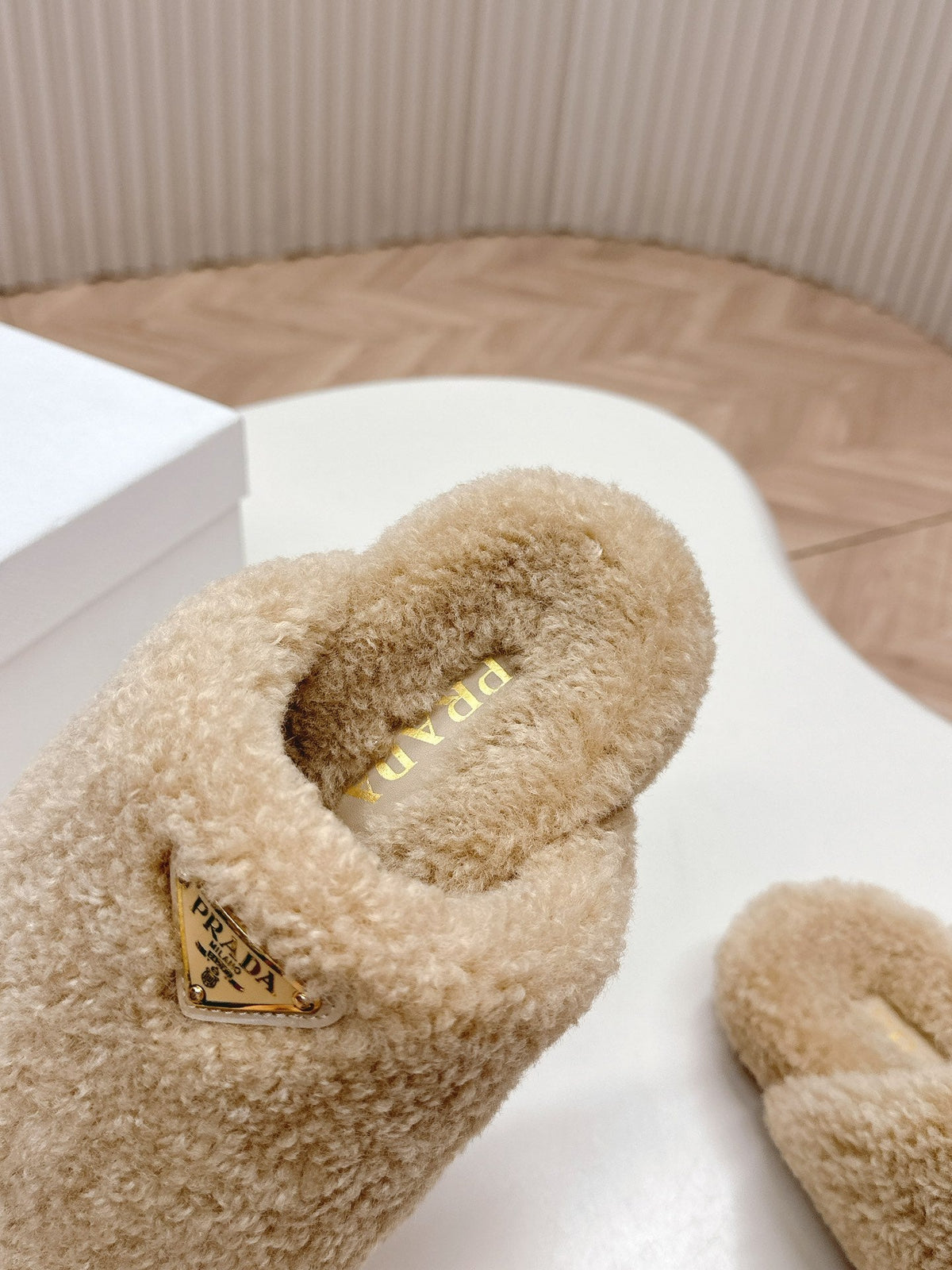 PRADA MULES ATTACHED TRIANGLE LOGO IN BEIGE SHEARLING
