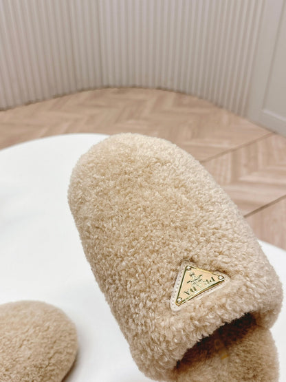 PRADA MULES ATTACHED TRIANGLE LOGO IN BEIGE SHEARLING