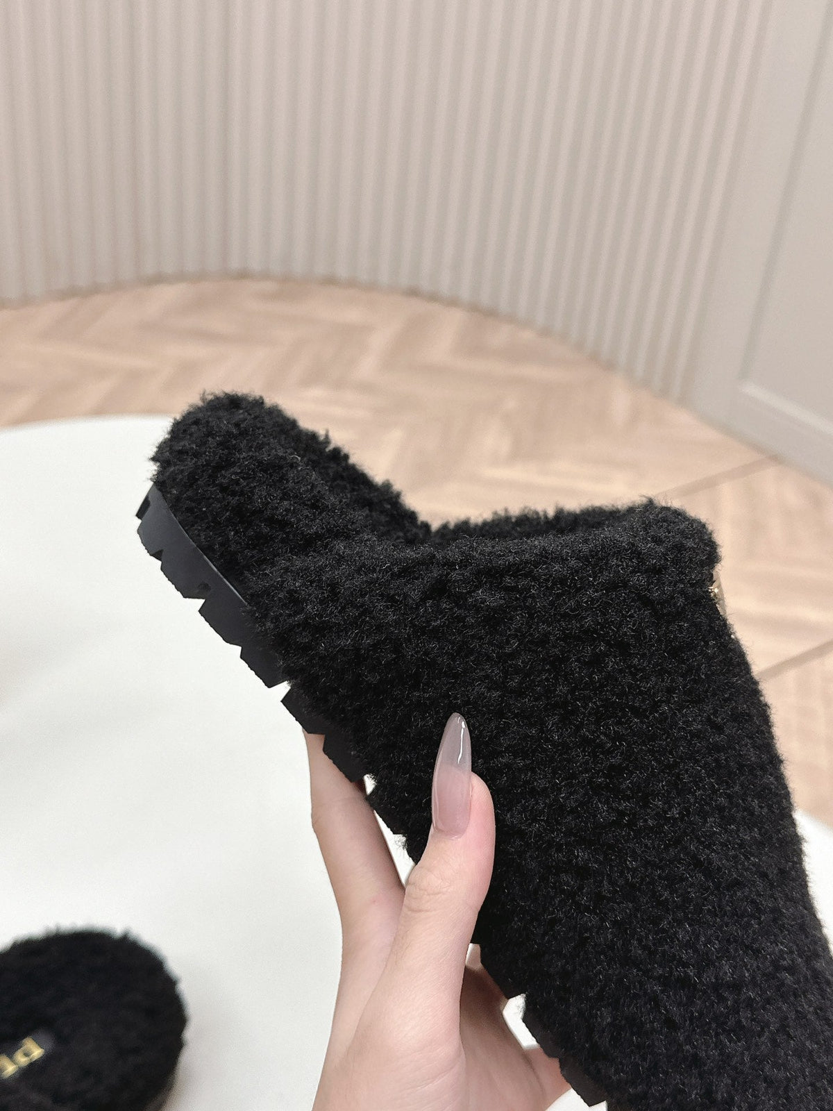 PRADA MULES ATTACHED TRIANGLE LOGO IN BLACK SHEARLING