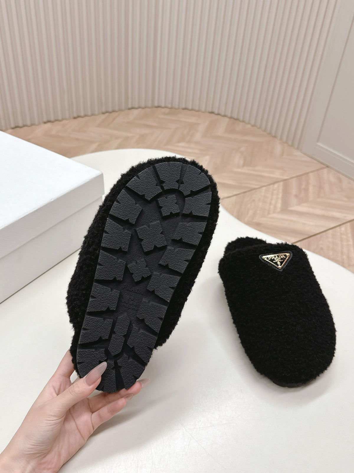 PRADA MULES ATTACHED TRIANGLE LOGO IN BLACK SHEARLING