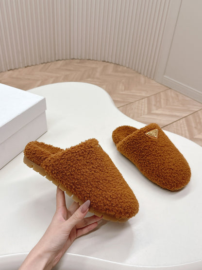 PRADA MULES ATTACHED TRIANGLE LOGO IN BRONZE BROWN SHEARLING