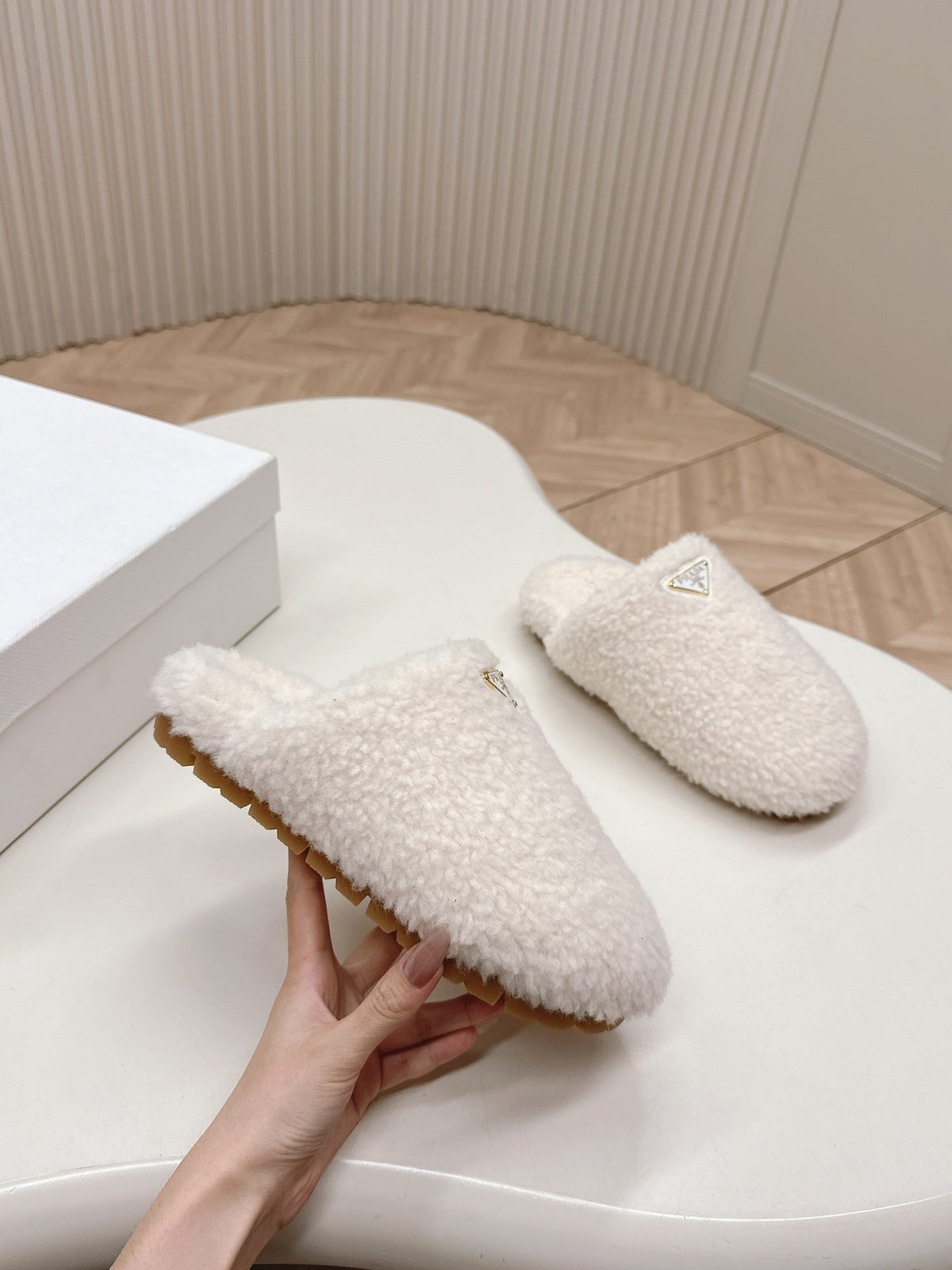 PRADA MULES ATTACHED TRIANGLE LOGO IN WHITE SHEARLING