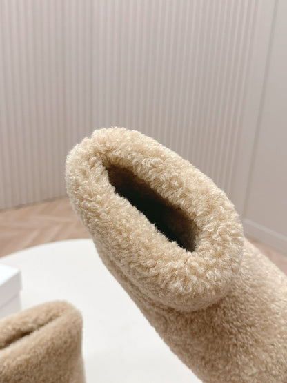 PRADA SNOW ANKLE BOOTS IN BEIGE SHEARLING