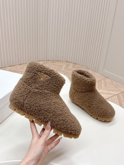 PRADA SNOW ANKLE BOOTS IN WOOD BROWN SHEARLING