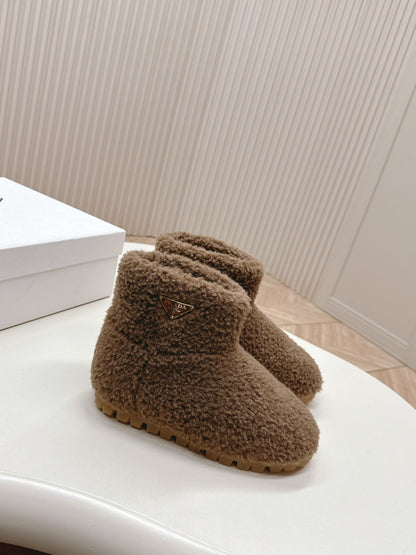 PRADA SNOW ANKLE BOOTS IN WOOD BROWN SHEARLING