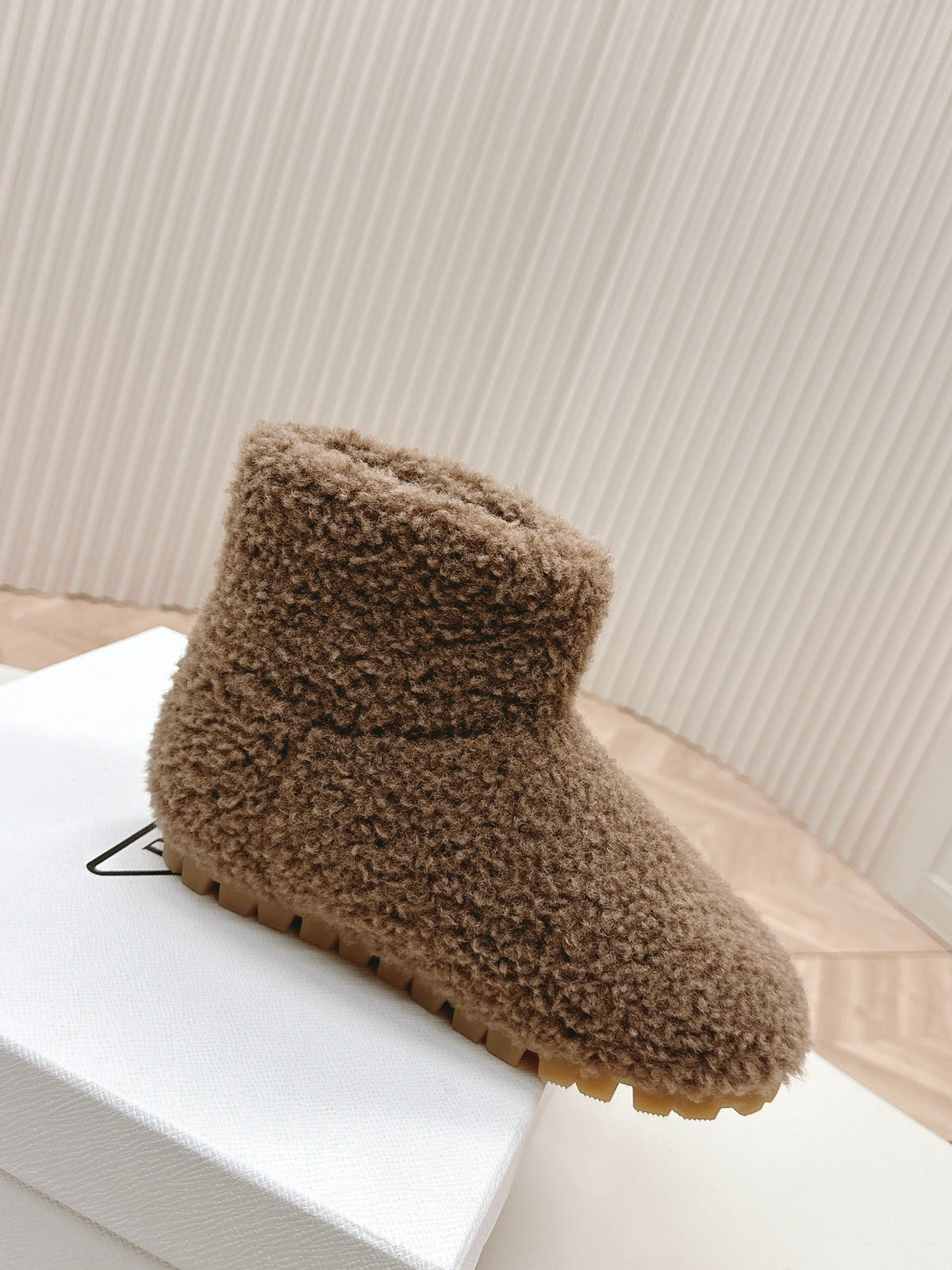 PRADA SNOW ANKLE BOOTS IN WOOD BROWN SHEARLING