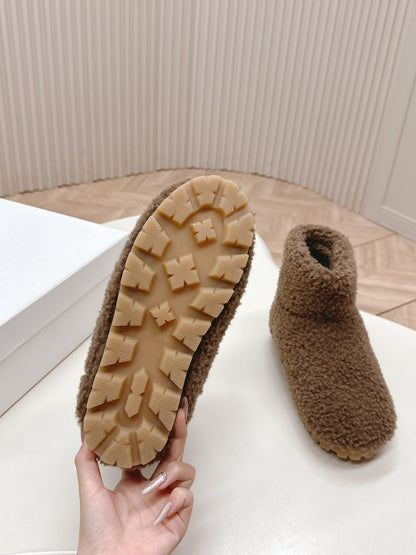 PRADA SNOW ANKLE BOOTS IN WOOD BROWN SHEARLING