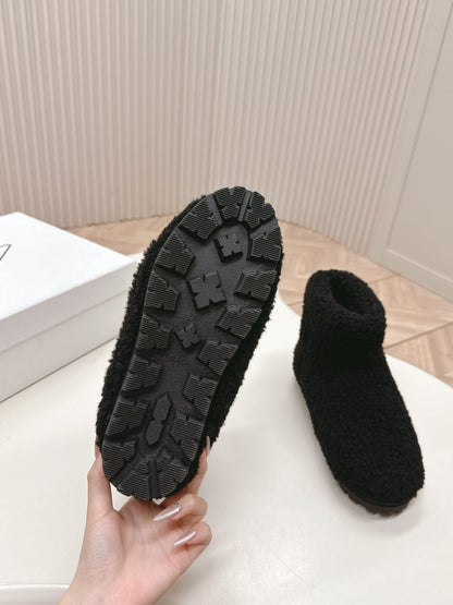 PRADA SNOW ANKLE BOOTS IN BLACK SHEARLING