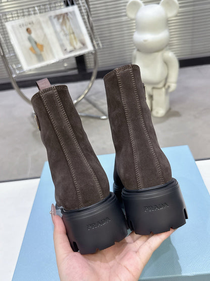 PRADA 25S ZIP-UP ANKLE BOOTS IN RK BROWN SUEDE